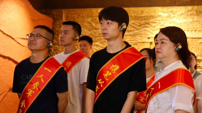 重庆渝中：军校新生红岩纪念馆宣誓 传承红色基因开启军旅征程