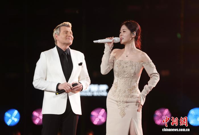 中俄两国歌手滕王阁下唱响“跨越时空的旋律”