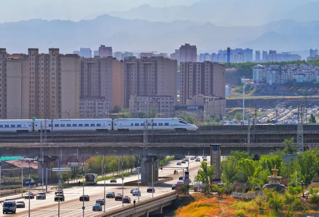 新疆铁路部门增开临时旅客列车助力歌迷出行