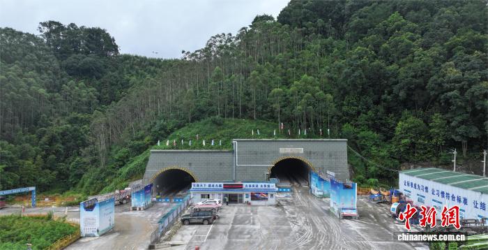 广西平容高速项目土建工程进入冲刺阶段