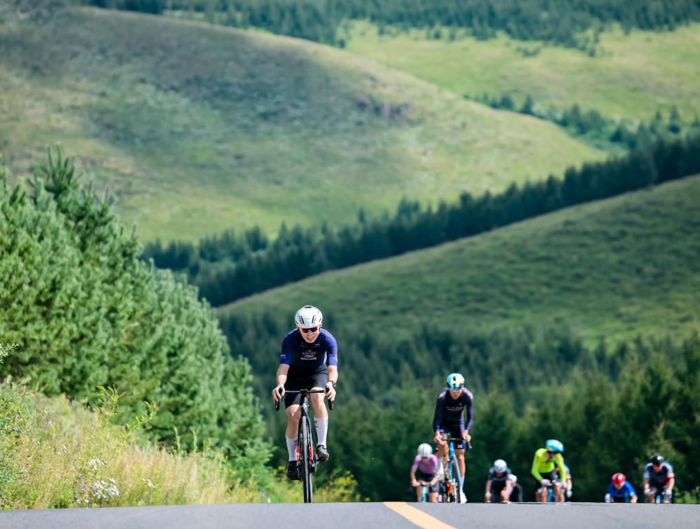 首届草原天路自行车赛在张家口收官
