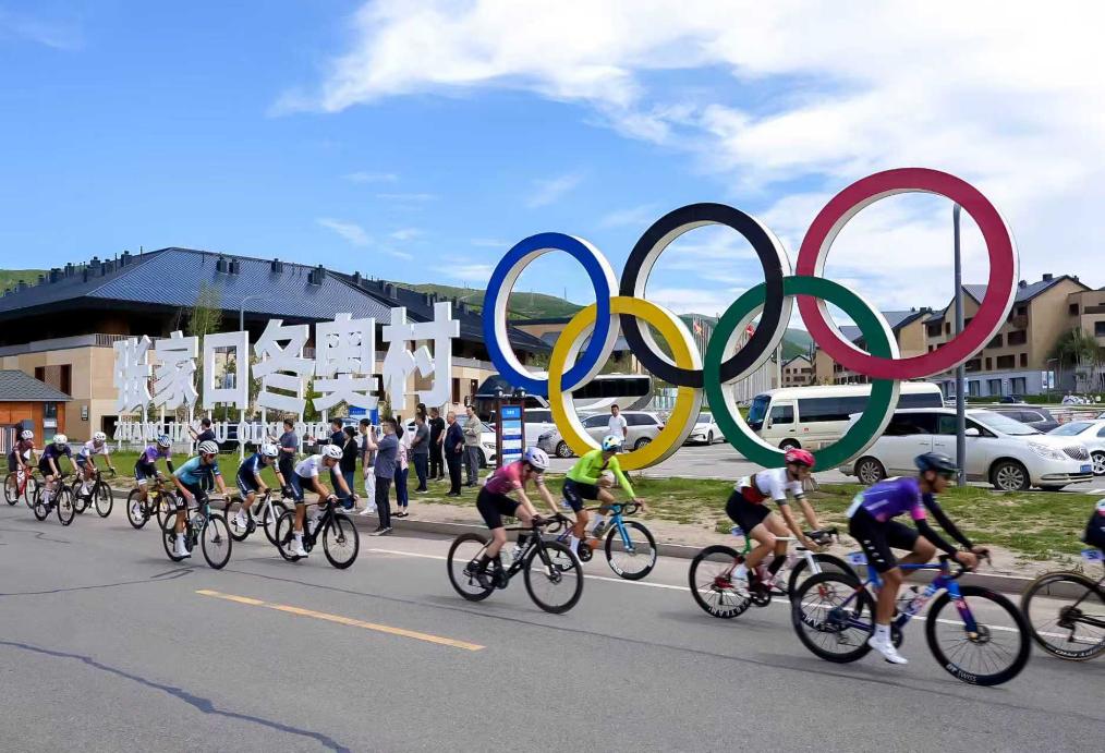 首届草原天路自行车赛在张家口收官