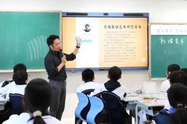 家长群都在聊!深圳坪山这些学校用AI把学习玩出花了