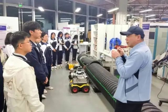 家长群都在聊!深圳坪山这些学校用AI把学习玩出花了