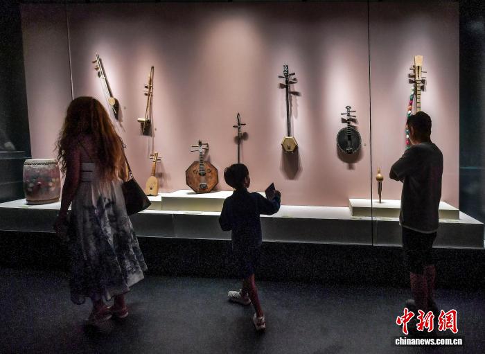 抓住暑期“尾巴” 新疆各大博物馆游客络绎不绝