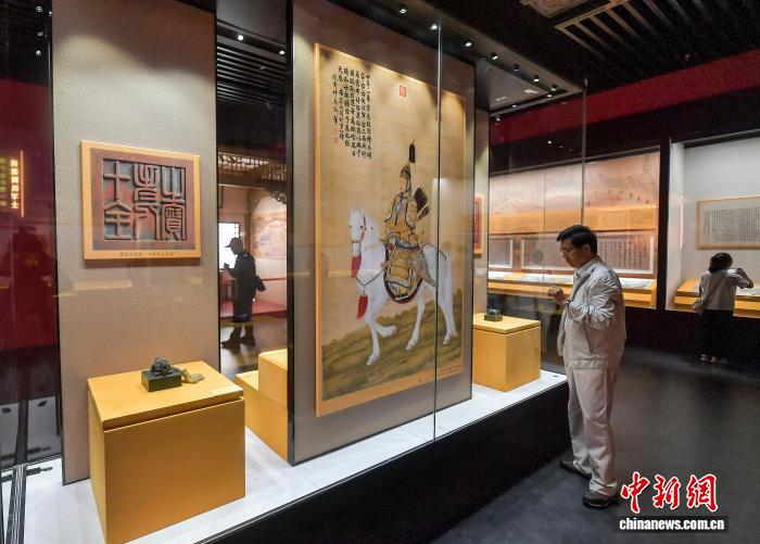 抓住暑期“尾巴” 新疆各大博物馆游客络绎不绝