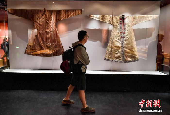 抓住暑期“尾巴” 新疆各大博物馆游客络绎不绝