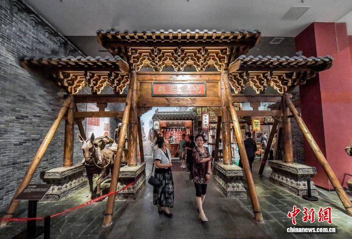 抓住暑期“尾巴” 新疆各大博物馆游客络绎不绝