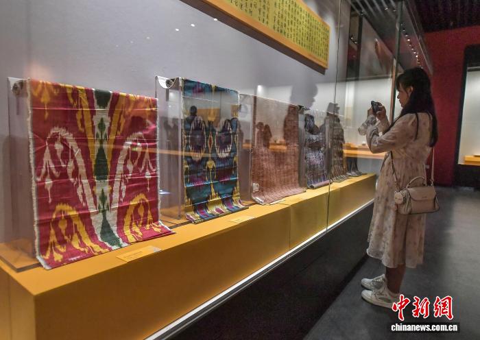 抓住暑期“尾巴” 新疆各大博物馆游客络绎不绝