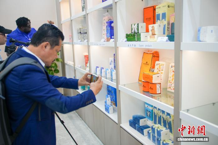 境外媒体代表和网络达人感受广西崇左经济脉动