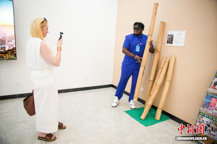 境外媒体代表和网络达人感受广西崇左经济脉动