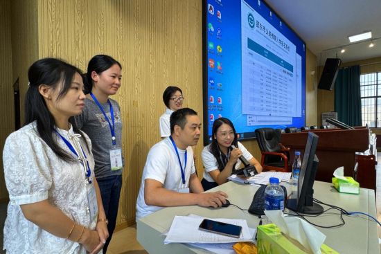 15462名新生均衡分班派位 湖南邵东教育公平“阳光正好” - 中国新闻网湖南