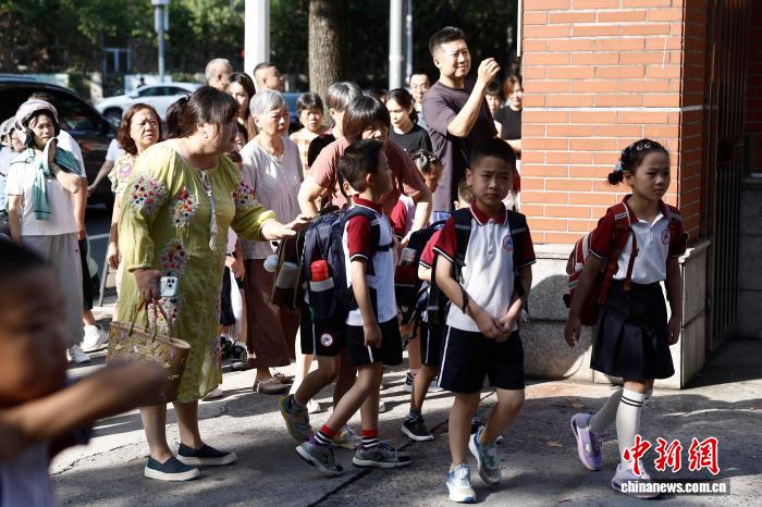 上海：182万名中小学生迎来新学年