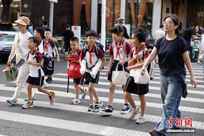 上海：182万名中小学生迎来新学年