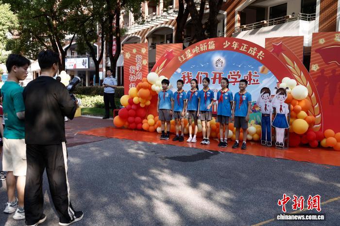 上海：182万名中小学生迎来新学年