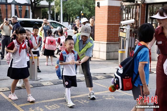 上海：182万名中小学生迎来新学年