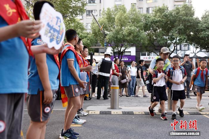 上海：182万名中小学生迎来新学年