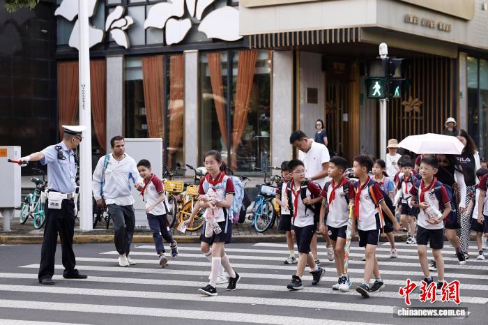 上海：182万名中小学生迎来新学年