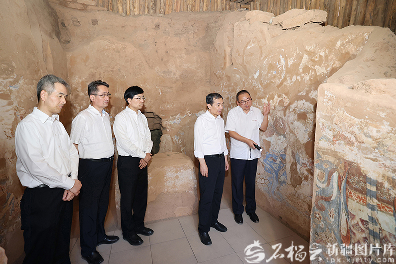 陈小江在吐鲁番市调研