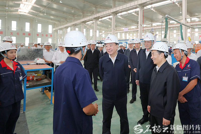 广东省党政代表团来疆考察对接对口支援与合作发展工作