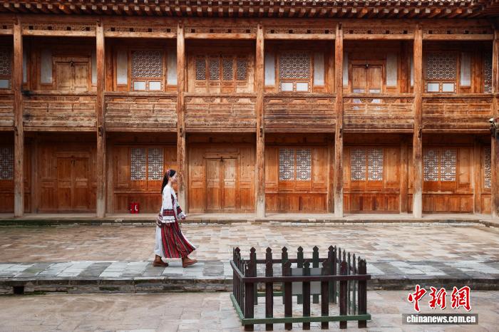 青海昂拉千户府:融合汉藏风格的精美建筑