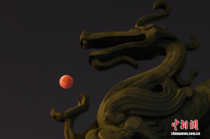 罕见“红月亮”现身南京上空