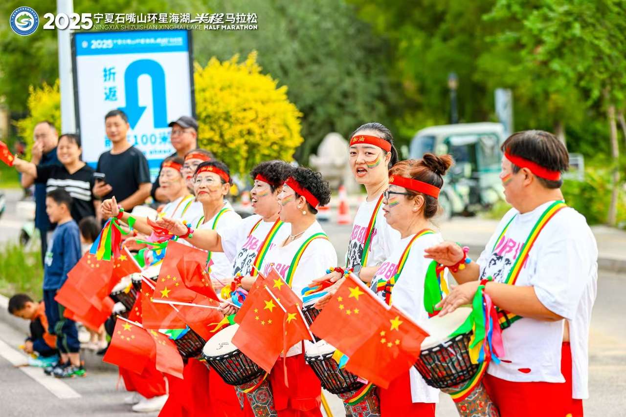 宁夏石嘴山：环星海湖半程马拉松尽显城市魅力