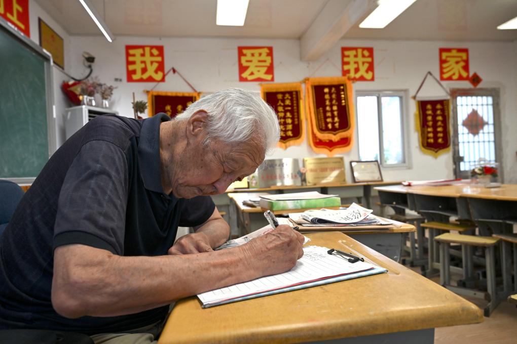 97岁的叶连平:下辈子还要当老师