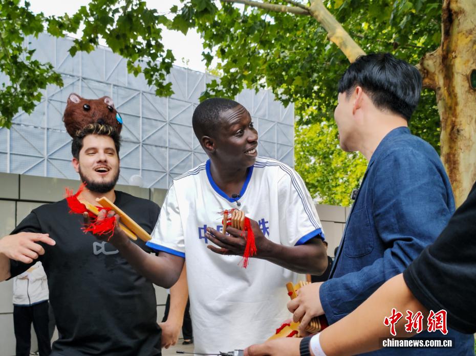 国际网红“无语哥”开启天津文化之旅 国际网红“无语哥”开启天津文化之旅