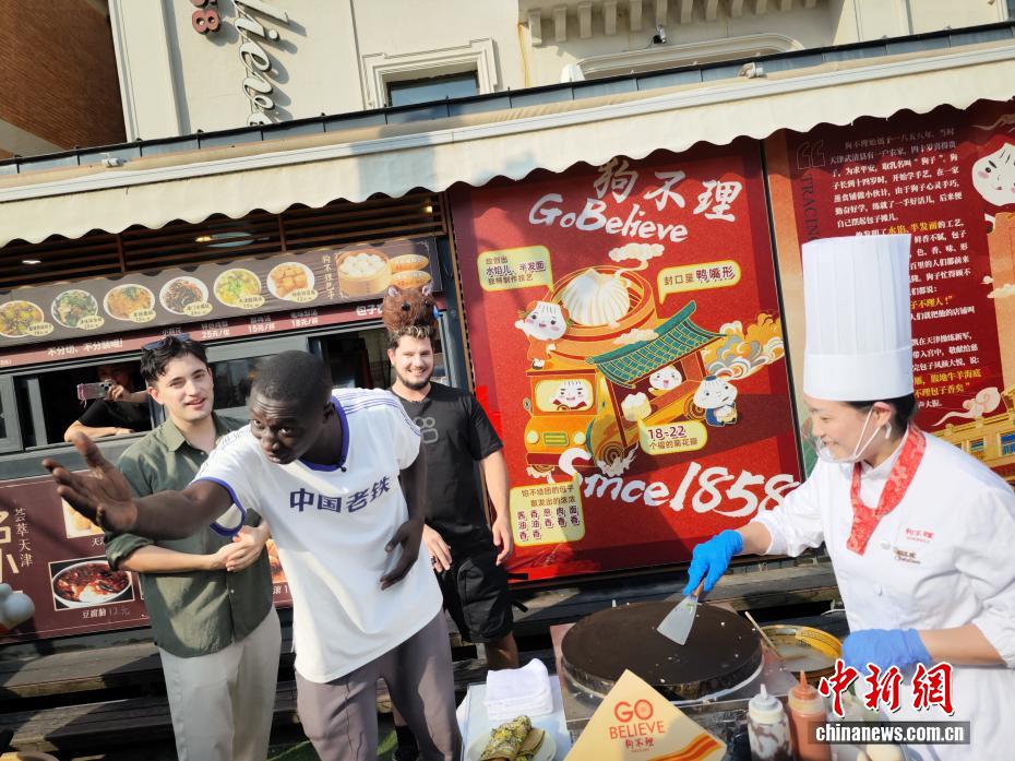 国际网红“无语哥”开启天津文化之旅 国际网红“无语哥”开启天津文化之旅