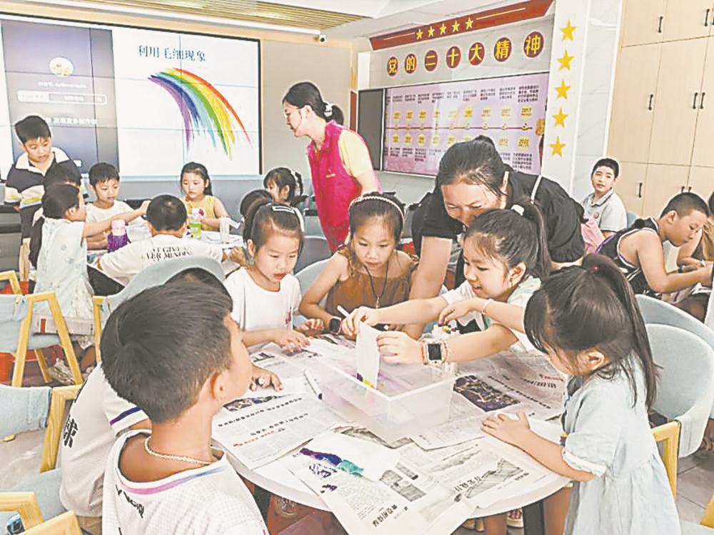 2025年福建社区青少年科学工作室累计开展2100余次活动,覆盖3.8万多人次