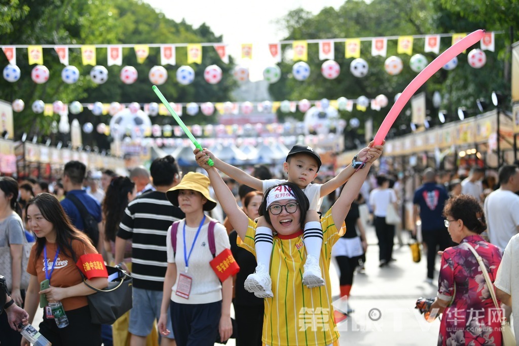 专属山城的快乐 “渝超”揭幕战点燃全民狂欢