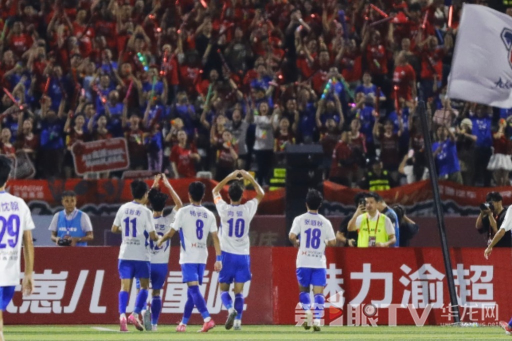 专属山城的快乐 “渝超”揭幕战点燃全民狂欢