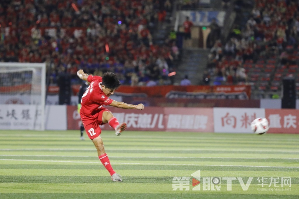 专属山城的快乐 “渝超”揭幕战点燃全民狂欢