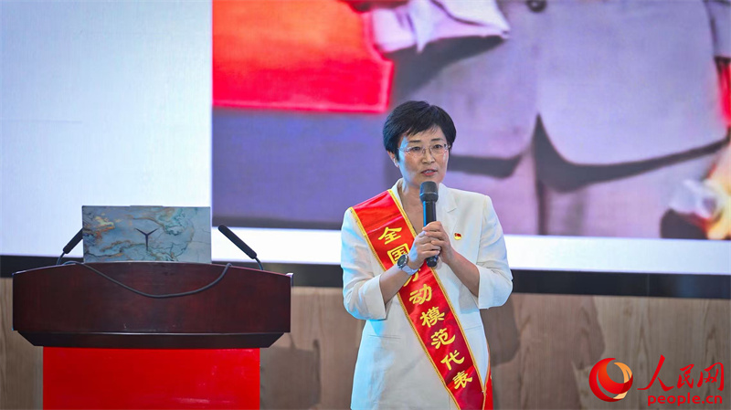 凝心铸魂跟党走 团结奋斗新征程——中国工人大思政课·新疆篇报告分享会举行 凝心铸魂跟党走 团结奋斗新征程——中国工人大思政课·新疆篇报告分享会举行