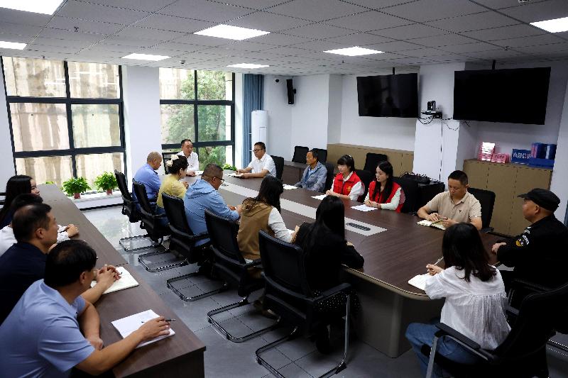 让群众从“进门愁”到“出门安” 让群众从“进门愁”到“出门安”