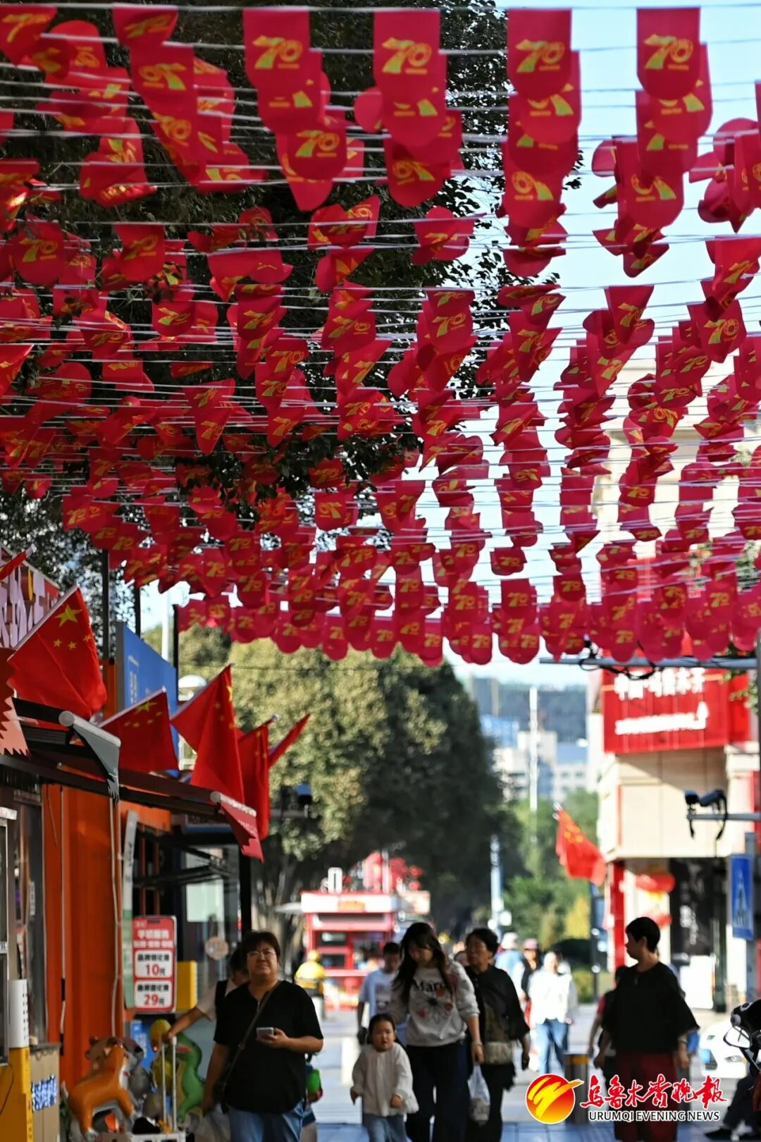 乌鲁木齐“盛装”迎大庆