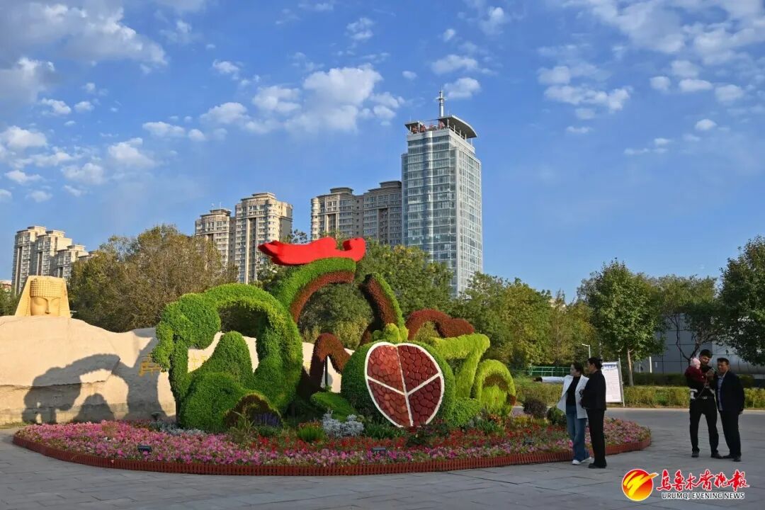 乌鲁木齐“盛装”迎大庆