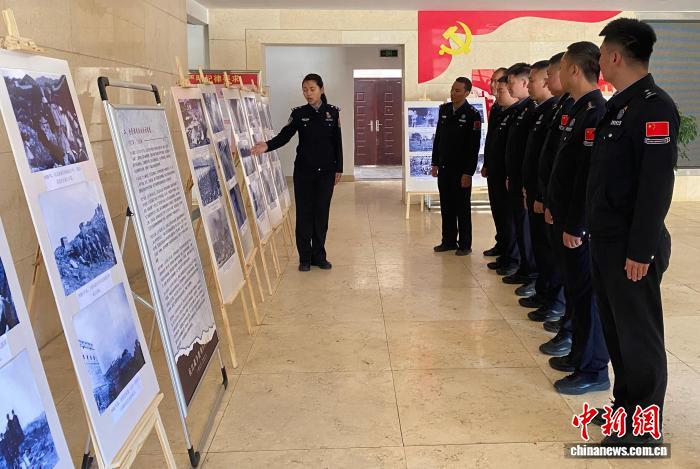 西藏吉隆出入境边防检查站举办主题图片展