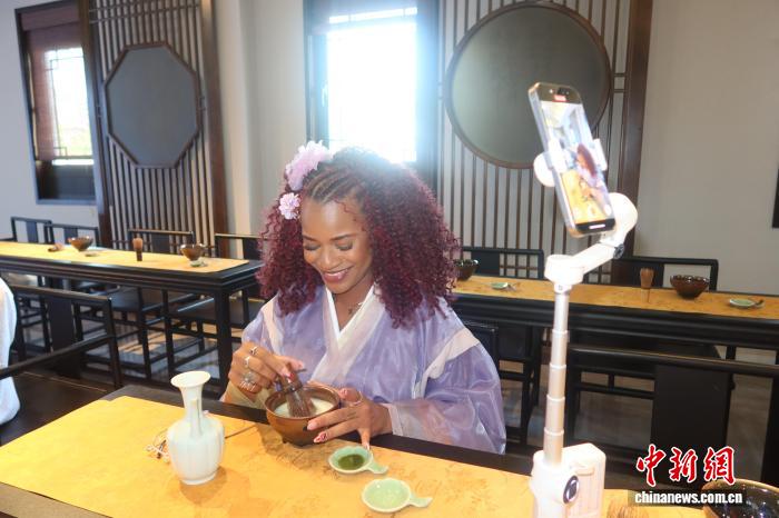 文化观察:海外自媒体达人为何爱上中国之旅?