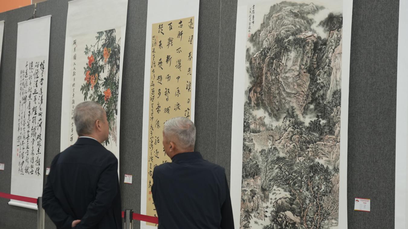 纪念中国人民抗日战争暨世界反法西斯战争胜利80周年主题书画展在北京市政务服务中心举办