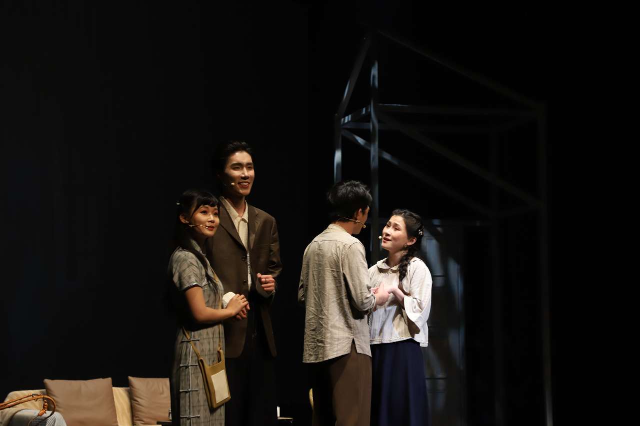 话剧《新·回春之曲》沪上首演 诠释抗战精神与家国情怀 话剧《新·回春之曲》沪上首演 诠释抗战精神与家国情怀