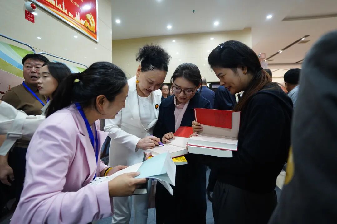 中国作协著名作家抵达文学“县”场活动走进西峡