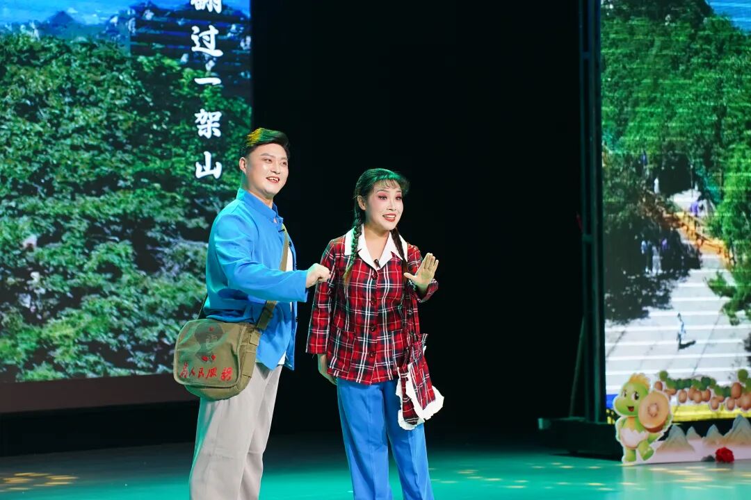中国作协著名作家抵达文学“县”场活动走进西峡