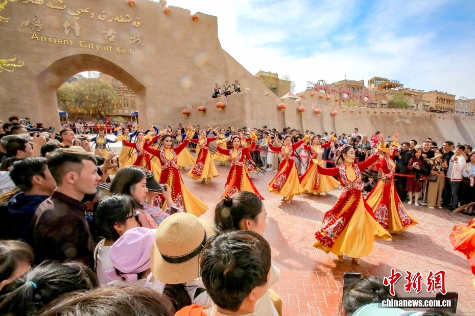 （砥砺奋进七十载 天山南北谱华章）千年丝路展新颜 解锁不一“Young”的新疆