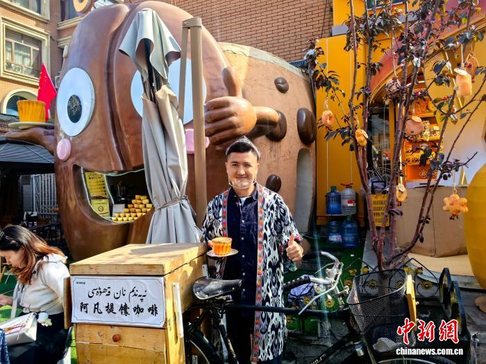 （砥砺奋进七十载 天山南北谱华章）新疆大巴扎的烟火气