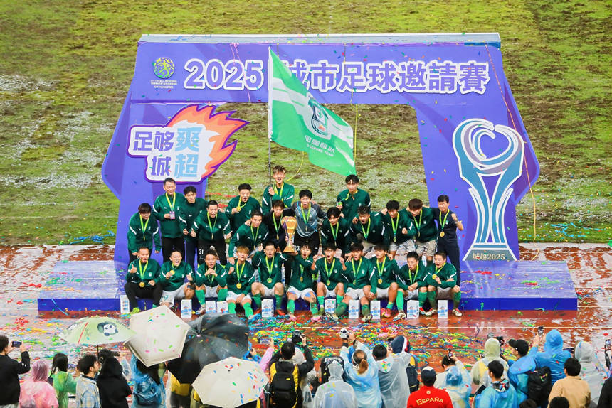 贵阳咖啡队夺得冠军。班浪摄