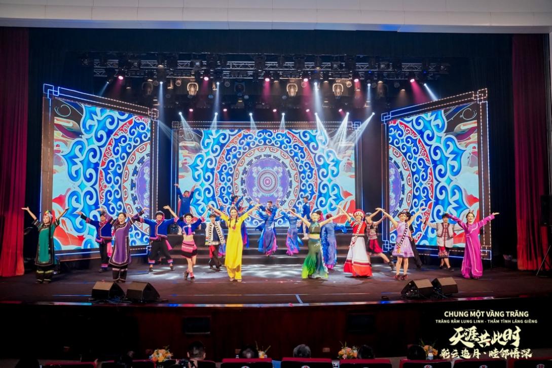 中越携手共明月 文化交流谱新篇 “天涯共此时——彩云追月·睦邻情深” 2025年中越中秋文艺晚会在河内成功举办