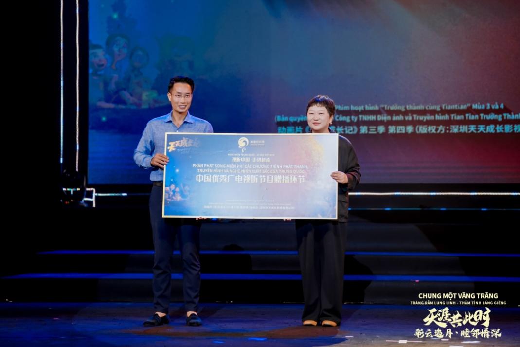 中越携手共明月 文化交流谱新篇 “天涯共此时——彩云追月·睦邻情深” 2025年中越中秋文艺晚会在河内成功举办