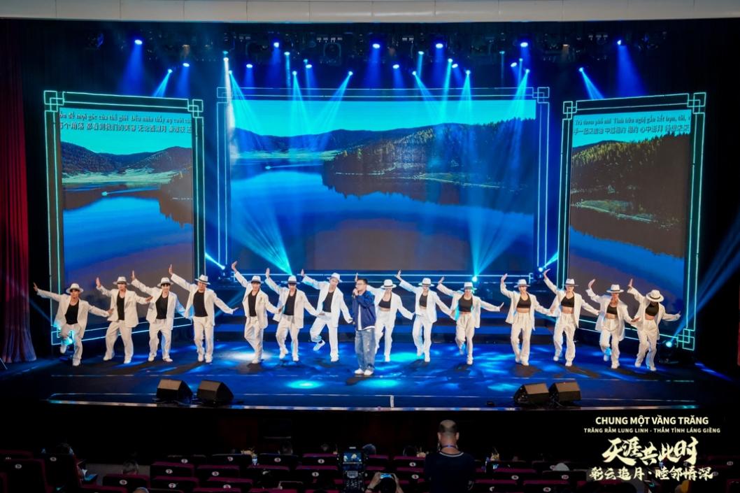 中越携手共明月 文化交流谱新篇 “天涯共此时——彩云追月·睦邻情深” 2025年中越中秋文艺晚会在河内成功举办